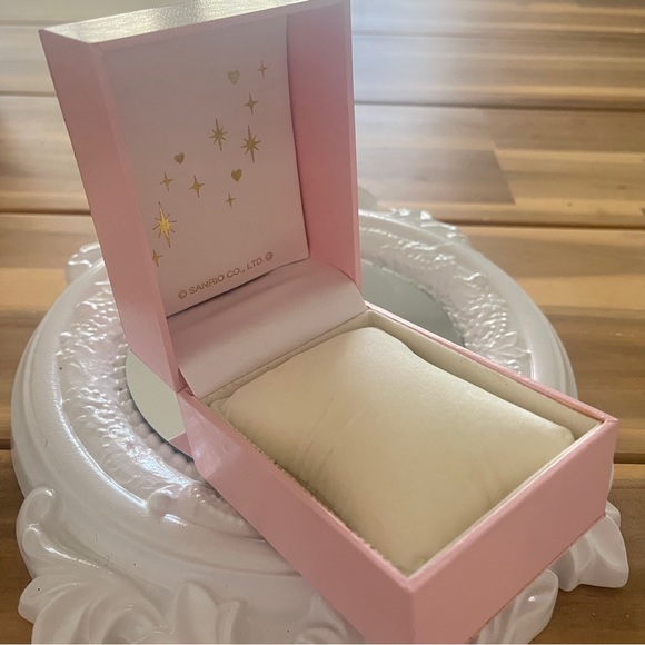 Sanrio Japan - watch/bracelet/jewelry box - box and cushion only** - Picture 2 of 5